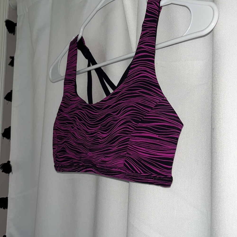 Free to be Lululemon sports bra size 4 - Picture 3 of 11